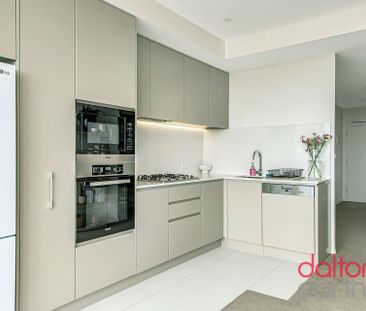 The Views and Location Take Centre Stage - Photo 1