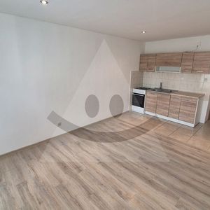 Garsónka s loggiou / 27 m2 / - Bytča - Photo 2