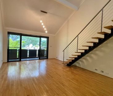 Chic Apartment with Potentail Loft Third Bedroon or Office/Study - Photo 4