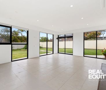 Massive Residence - Fully Refurbished Throughout Plus Downstairs In-Law Accommodation/Teenage Retreat - Photo 5