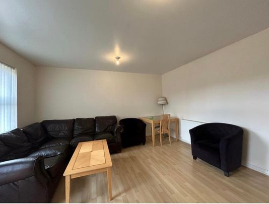 2 Bed Flat, New Road, NG7 - Photo 1