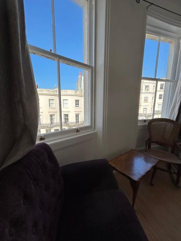 1 Bed Flat, Lansdowne Place, BN3 - Photo 2