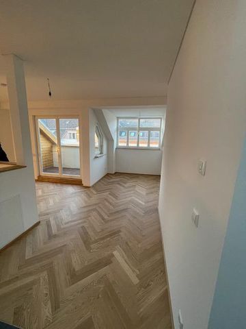 Dachgeschoss-Maisonette-Wohnung im Altbau mit Fußbodenheizung, Parkett und Terrasse! - Foto 3