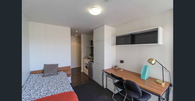 Melbourne Student House - Balcony apartment. - Photo 1