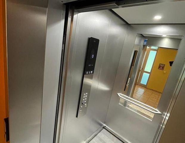 Modernisierte 2,5-Zimmer-Wohnung mit Balkon, neuem Bad undLaminat - Foto 1