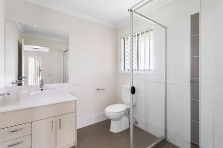 10 Wallarah Parade, North Lakes QLD 4509 - House For Rent - $675 | Domain - Photo 5