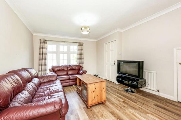 Oakfields, Guildford, GU3 - Photo 1