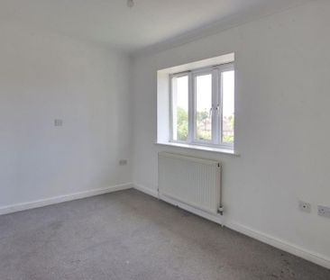 4 bedroom semi-detached house to rent - Photo 3