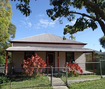 COZY 3 BEDROOM COTTAGE - Photo 5