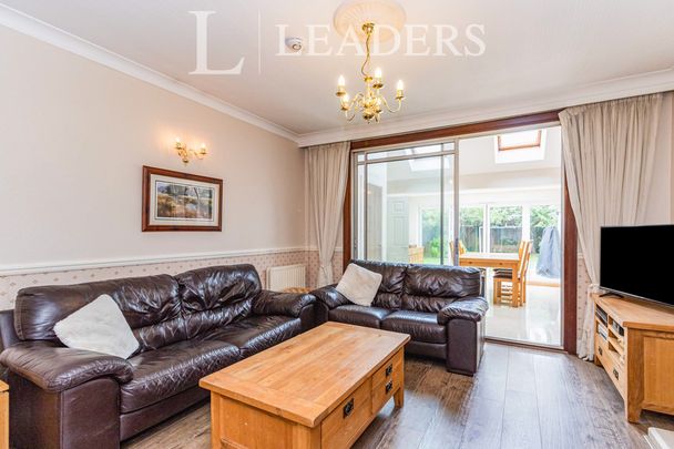 1 bedroom detached to rent Hersham, Walton-on-Thames, KT12 - Photo 1