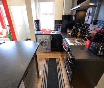 4 bedroom terraced house to rent - Photo 6