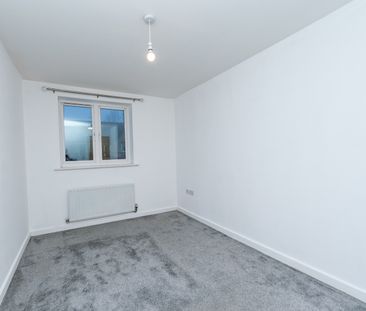 HADLEY COURT GILDERSOME LEEDS LS27 7LZ - Photo 3