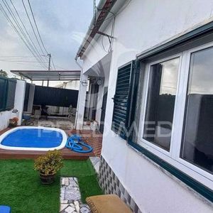 Moradia t2 convertido em t1 mobilado na carregueira pinhal novo - Foto 3