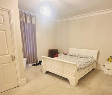 1 bedroom in a house share to rent - Photo 2