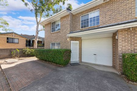 Modern 3-Bedroom + Study Townhouse in Prime North Parramatta Location - Photo 5