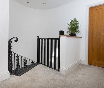 4 bedroom detached house to rent - Photo 2
