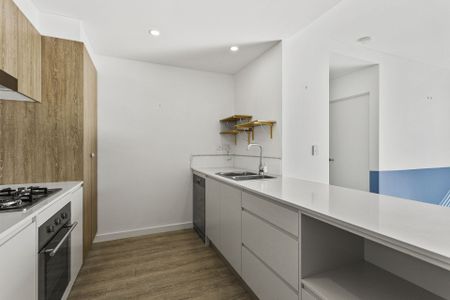 Sundrenched Apartment - Photo 5