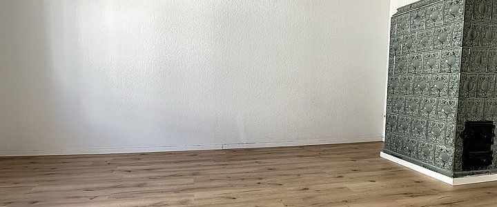+ + + Charmante & bezahlbare Wohnung in einer alten Stadtvilla mit EINBAUKÜCHE + + - Photo 1