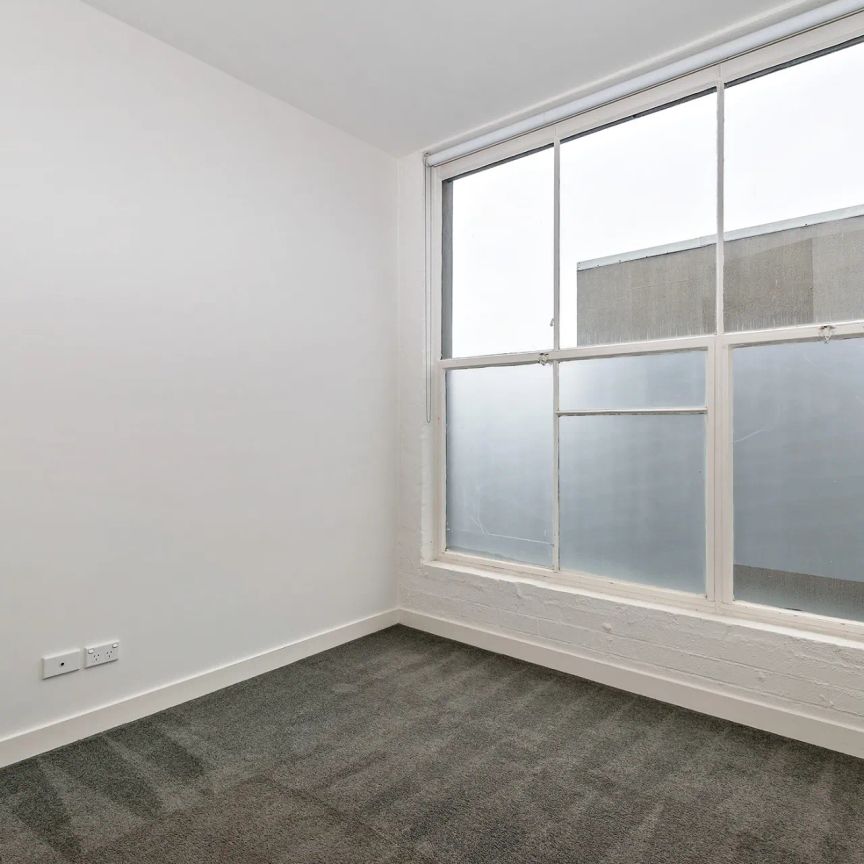 Stylish & Modern Apartment on the Edge of the City - Photo 1