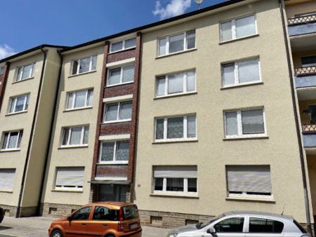 Schöne 2-Zimmer-Wohnung mit Balkon in gepflegtem Mehrfamilienhaus - Foto 3