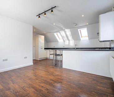 2 bed Coach House for rent - Photo 3