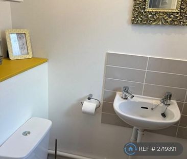 2 bedroom semi-detached house to rent - Photo 6