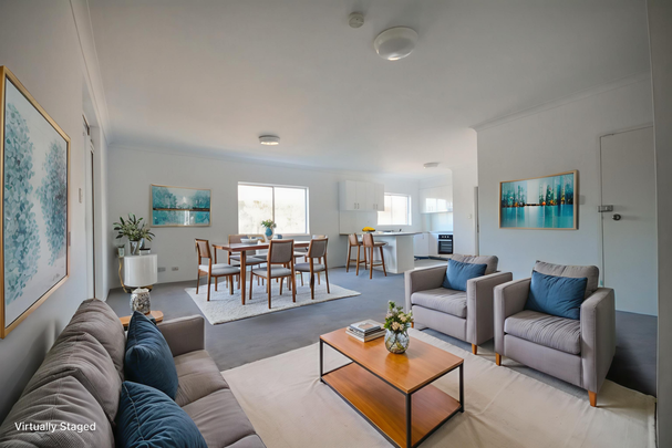 ULTRA SPACIOUS & PRIVATE APARTMENT IN FANTASTIC LOCATION - Photo 1