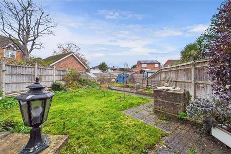 Hawkesbury Drive, Calcot, Reading, Berkshire, RG31 - Photo 4