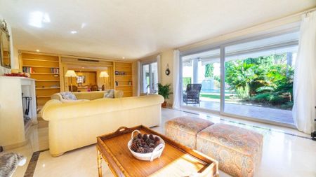 Luxury Villa for rent in The Golden Mile, Spain - Photo 3