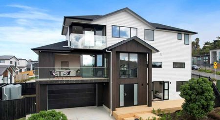 Stunning 3-storey House with Sea View - Photo 2