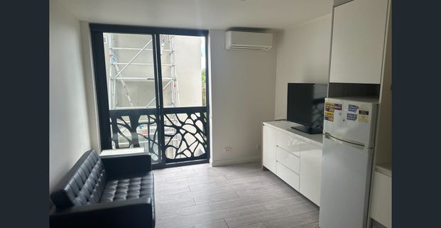 South Yarra's modern retreat - Photo 1