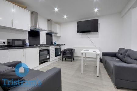 6 bed Semi-Detached House for Rent - Photo 2