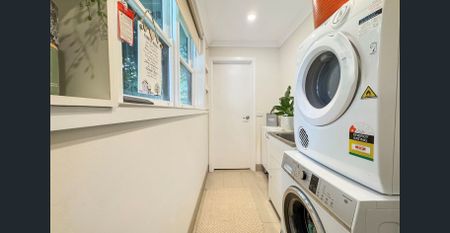 Right in the heart of town - Photo 4