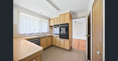 Spacious Single-Level Living with Generous Garden - Photo 3