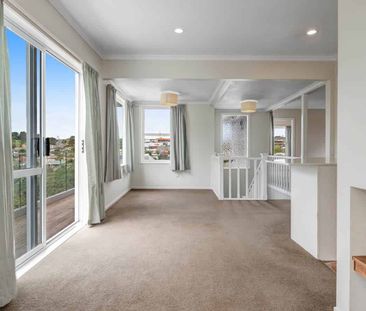 Character in Stanmore Bay - Photo 3