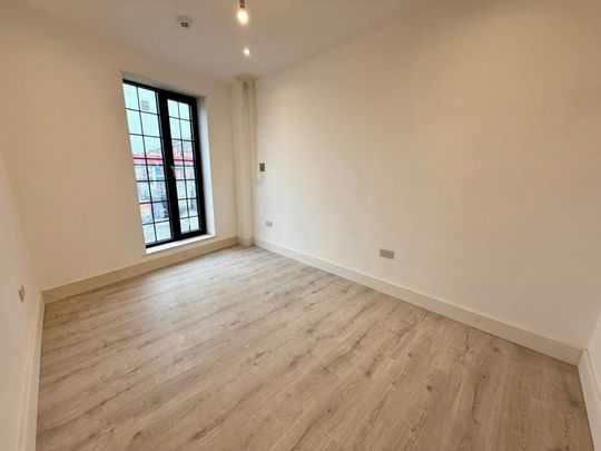 Flat to rent on - Photo 1