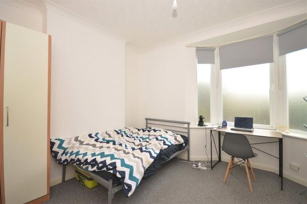 4 bedroom end of terrace house to rent - Photo 1