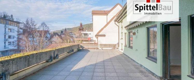 Helle 4-Zimmer-Stadtwohnung mit außergewöhnlich großer Sonnenterrasse im Herzen von Schramberg! - Foto 1