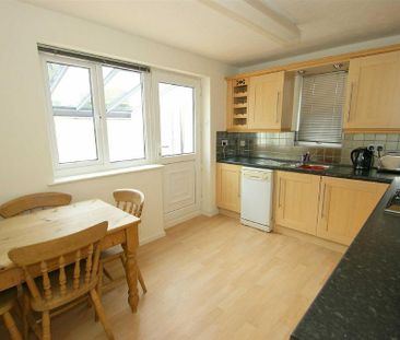 2 bedroom semi-detached house to rent - Photo 5