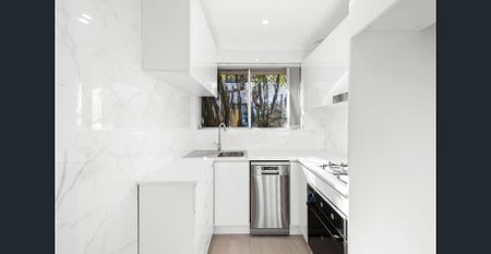 Two bedroom apartment in prime location in Mona Vale - Photo 2