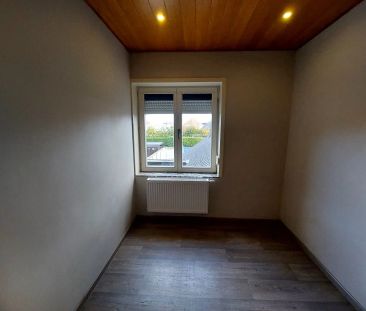 Te huur: ruime gezinswoning met garage op toplocatie in Waregem - Foto 4