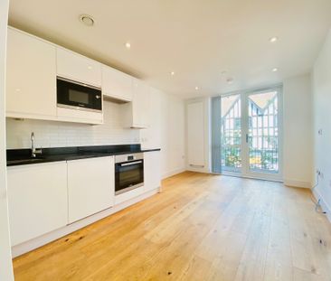 1 bedroom apartment to rent Central Cross Apartments, 2 South End, ... - Photo 2