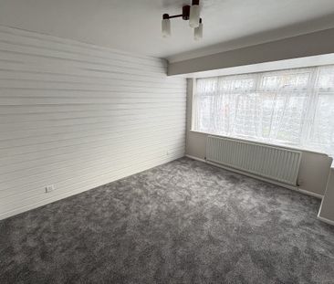 Melvyn Close - Photo 3