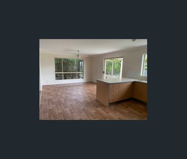 Well-Presented Home in Convenient Waterford Location - Photo 5