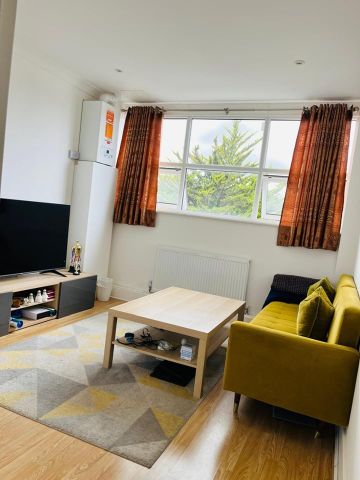 2 Bed Flat, Biscot Road, LU3 - Photo 2