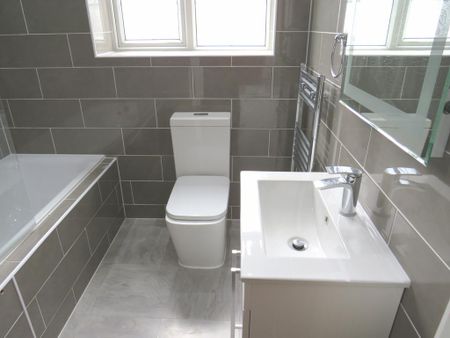 2 bedroom flat to rent - Photo 3