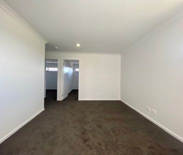 Modern Townhouse - Photo 2