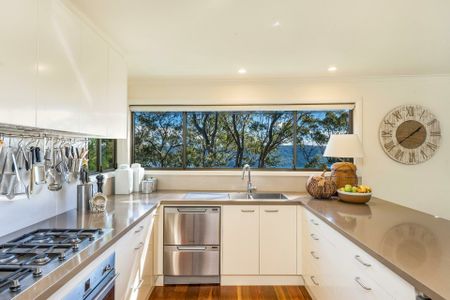 4 bedroom home with Pittwater views - Photo 5