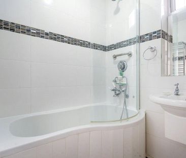 4 bedroom semi-detached house to rent - Photo 2