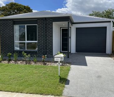 Modern 4 bedroom home in quiet location - Photo 6